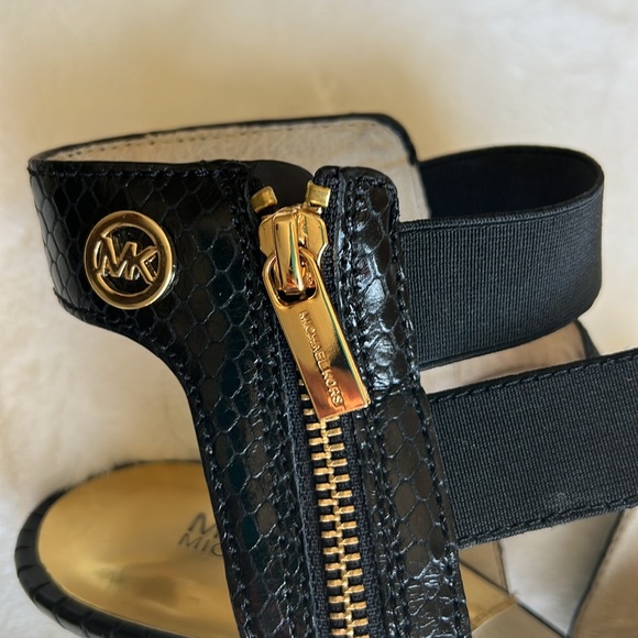 MICHAEL Michael Kors Sexy Black Pointed Toe Pumps Size 8.5 - Picture 4 of 8